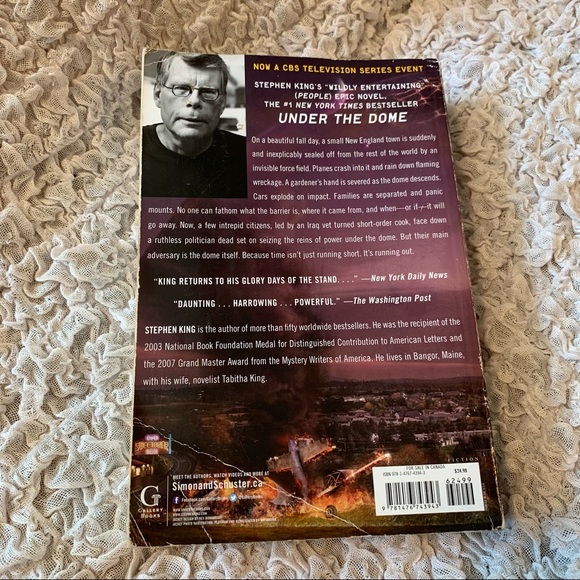 Stephan King | Under the Dome Book - Picture 3 of 11